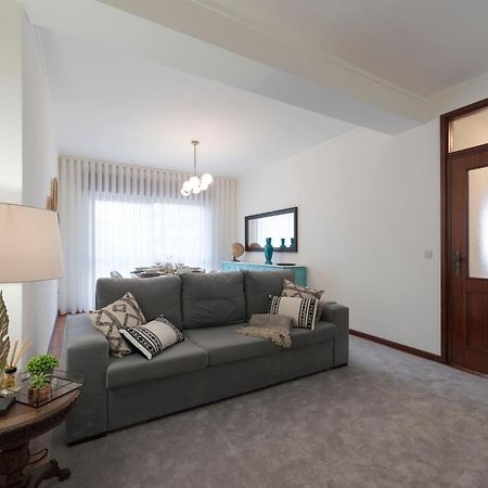 Lovelystay - Newly Decorated 2Br Flat With Free Parking Vila Nova de Gaia Esterno foto