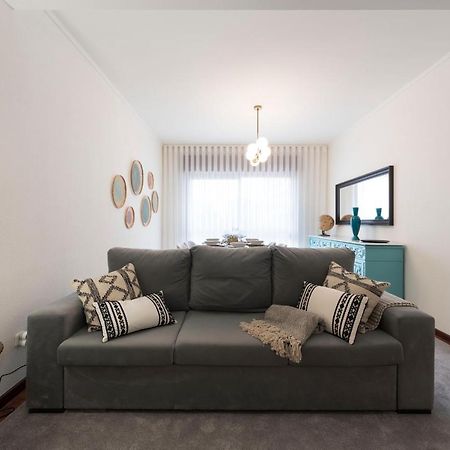 Lovelystay - Newly Decorated 2Br Flat With Free Parking Vila Nova de Gaia Esterno foto