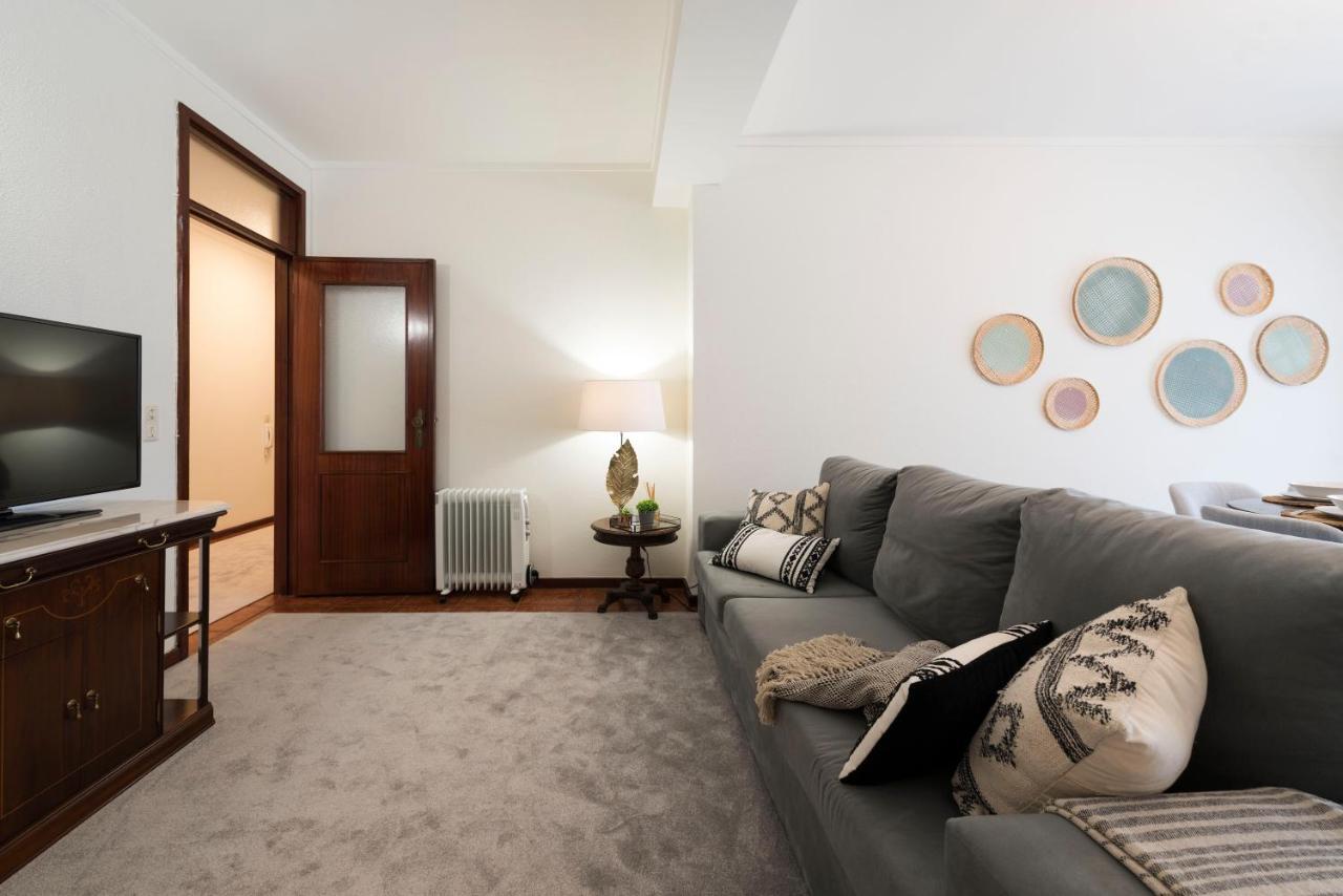 Lovelystay - Newly Decorated 2Br Flat With Free Parking Vila Nova de Gaia Esterno foto