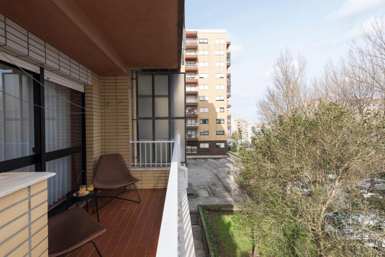 Lovelystay - Newly Decorated 2Br Flat With Free Parking Vila Nova de Gaia Esterno foto