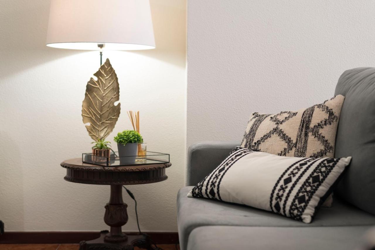 Lovelystay - Newly Decorated 2Br Flat With Free Parking Vila Nova de Gaia Esterno foto